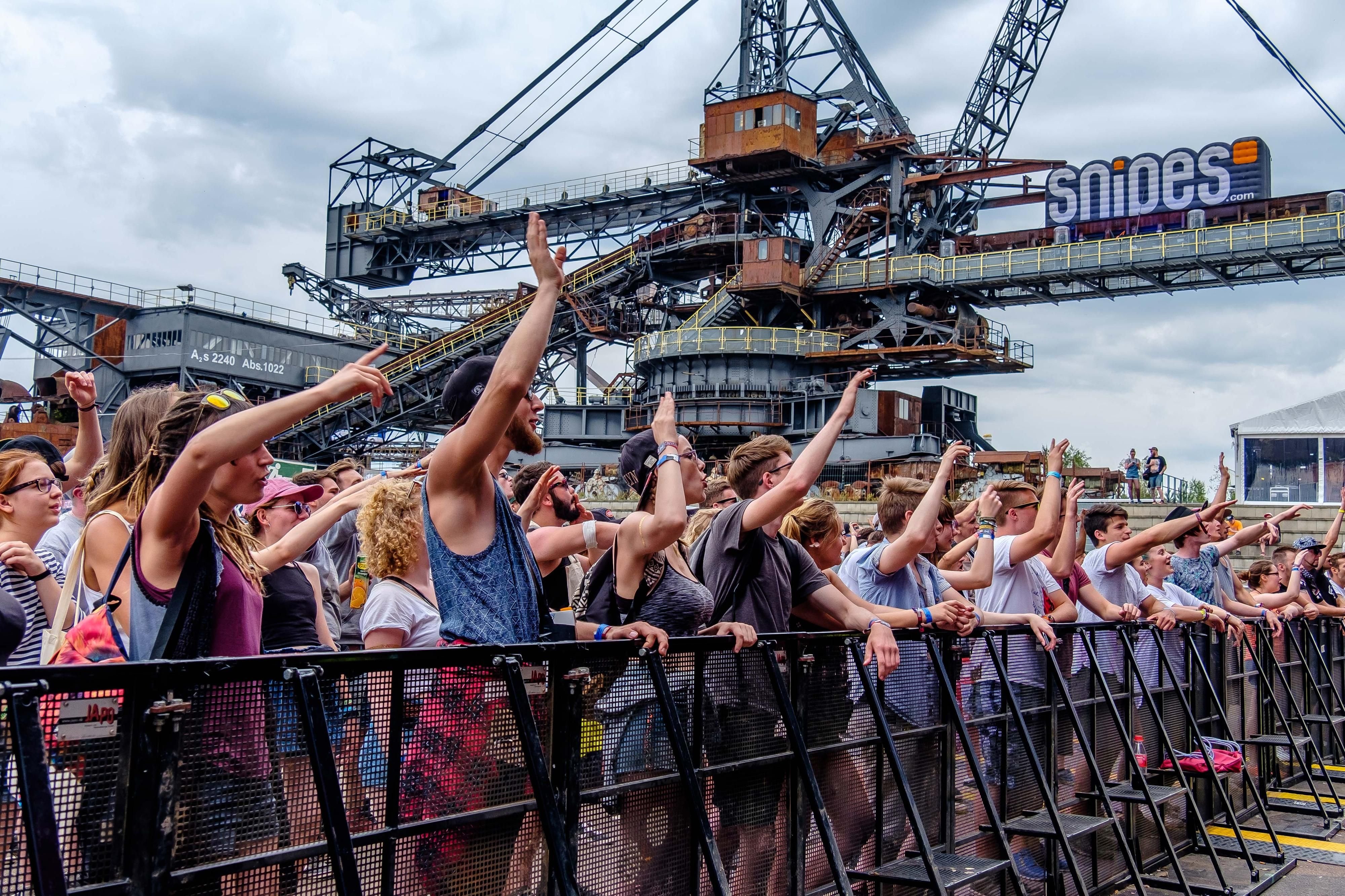 Party-Stimmung vor Baggern: Das 19. Splash!-Festival hat in Ferropolis bei Gräfenhainichen begonnen.