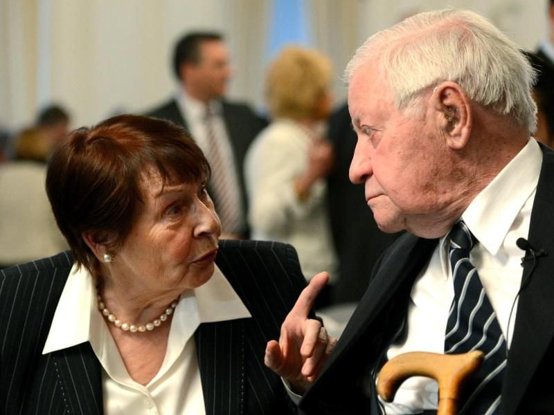 Helmut Schmidt und seine Lebensgefährtin Ruth Loah. Foto: Franziska Kraufmann/Archiv