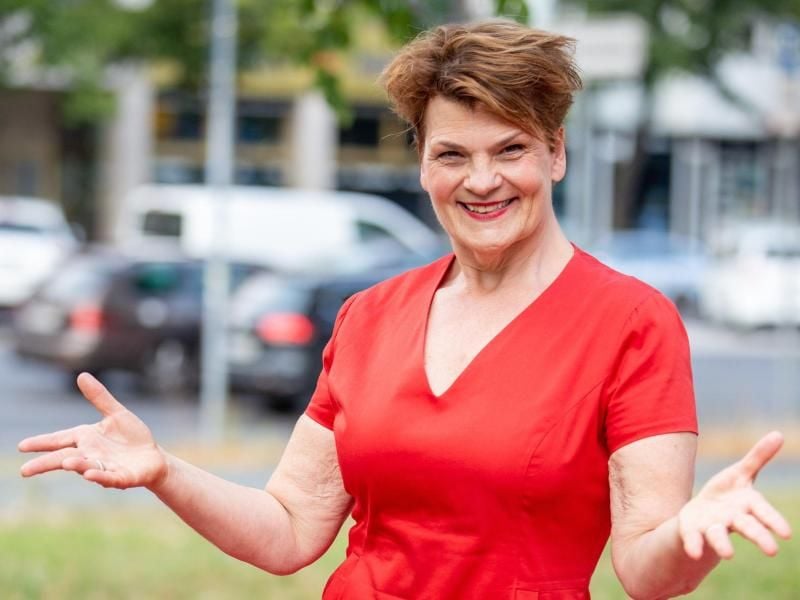 „Ich habe Angst. Das ist nicht das Amerika, das ich kenne. Mein Herz schmerzt jeden Tag”, sagt Komikern Gayle Tufts. Foto: Gerald Matzka/dpa-Zentralbild/dpa