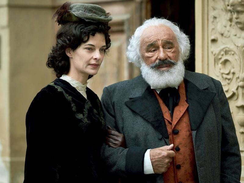 Der alte Karl Marx (Mario Adorf) mit seiner Tochter Eleanor (Sarah Hostettler). Foto: Martin Christ/ZDF