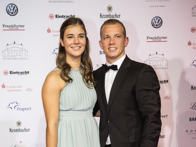 Fabian Hambüchen mit seiner Freundin Nina auf dem roten Teppich. Foto: Andreas Arnold