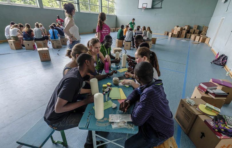Die Turnhalle bietet den Schülern aus aller Welt Platz für Workshops.