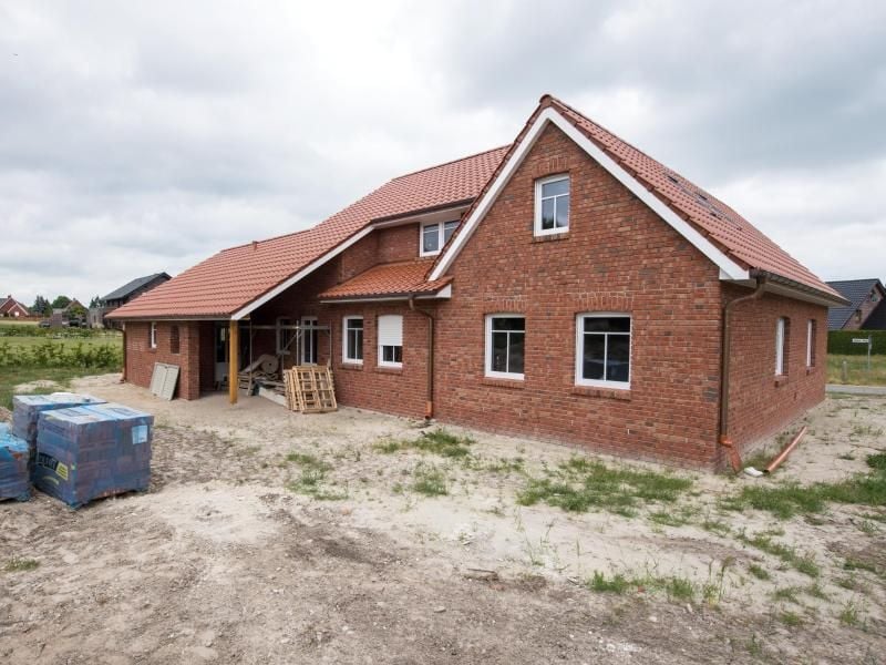 Viele Menschen entscheiden sich, ein eigenes Haus zu bauen. Hierbei lässt sich einige Kosten von Steuer absetzen. Foto: Ingo Wagner