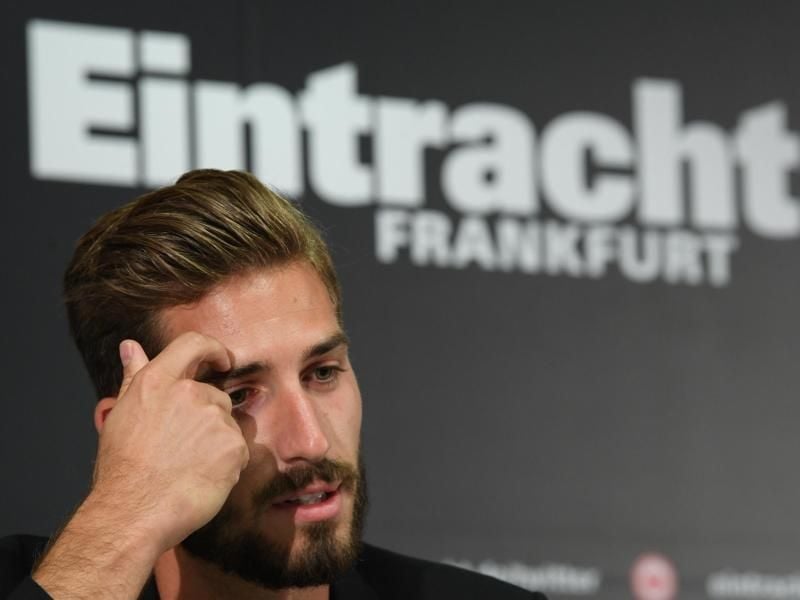 Der Einsatz von Frankfurts neuem Torwart Kevin Trapp im Spiel gegen Werder Bremen wird erwartet. Foto: Arne Dedert