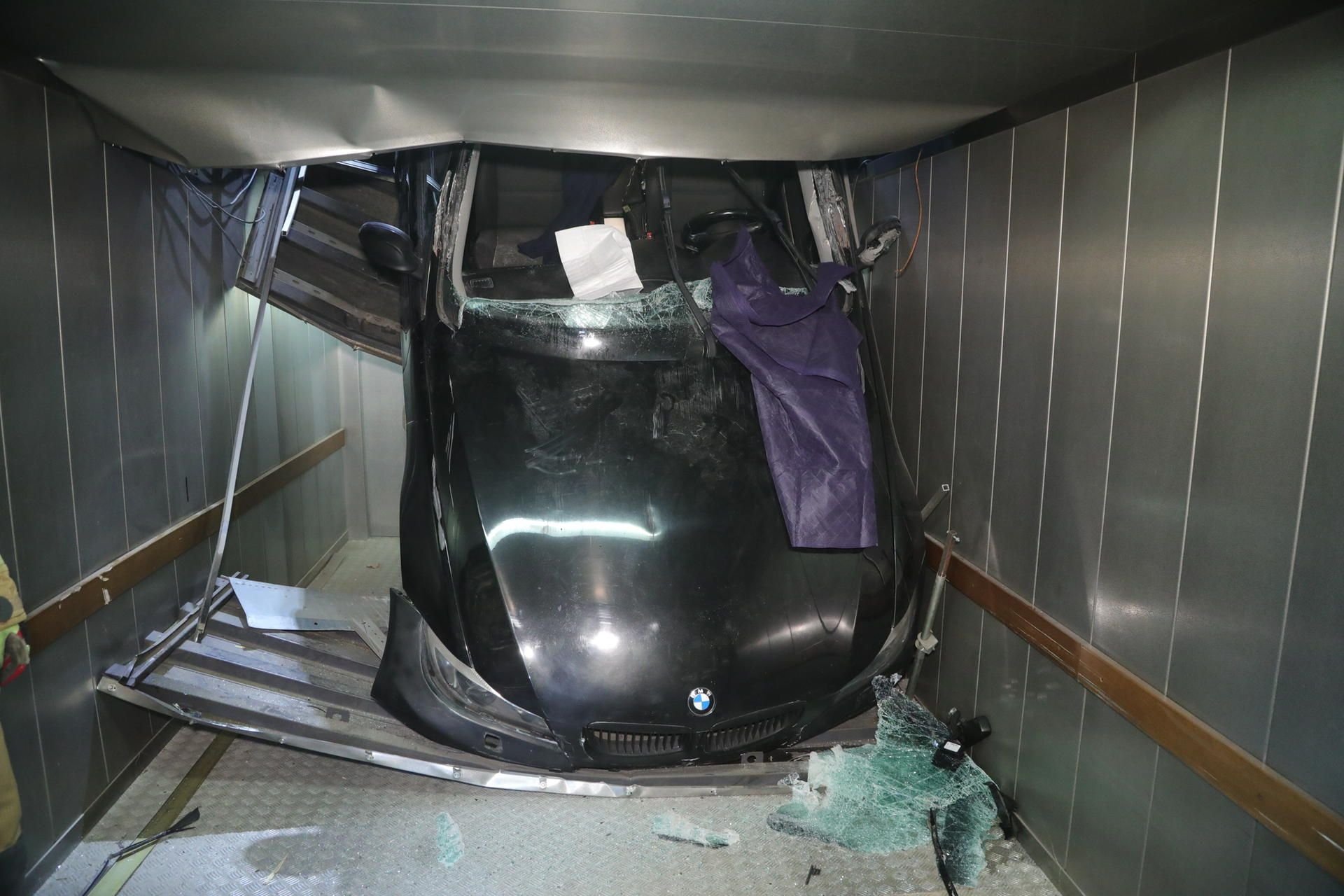 Die Fahrerin des Autos wurde leicht verletzt.