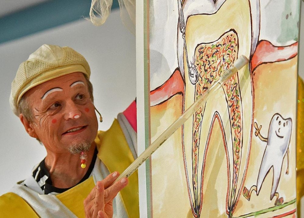 „Zahnschmelz“ ist ein schwieriges Wort, doch bei Mausini ist es ganz einfach.