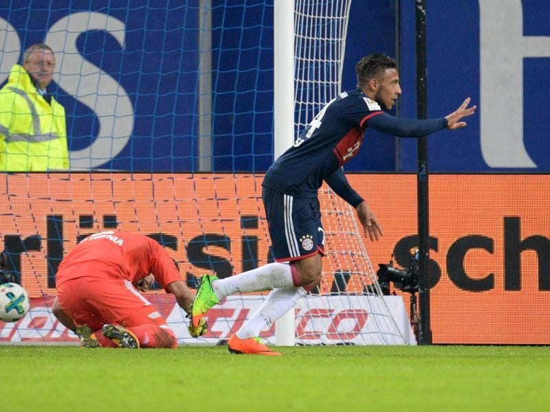 Münchens Tolisso (r) jubelt nach seinem Treffer zum 1:0. Foto: Daniel Reinhardt