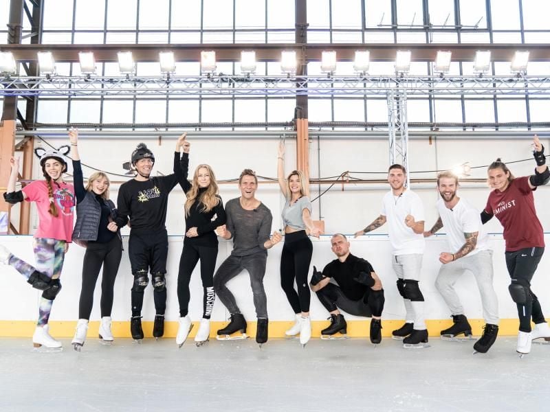 Die Teilnehmer: Klaudia Giez (l-r), Lina Larissa Strahl, Jens Hilbert, Jenny Elvers, Peer Kusmagk, Nadine Klein, Eric Stehfest, Joey Heindle, André Hamann und Nadine Angerer. Foto: Markus Nass/ProSiebenSat.1/dpa