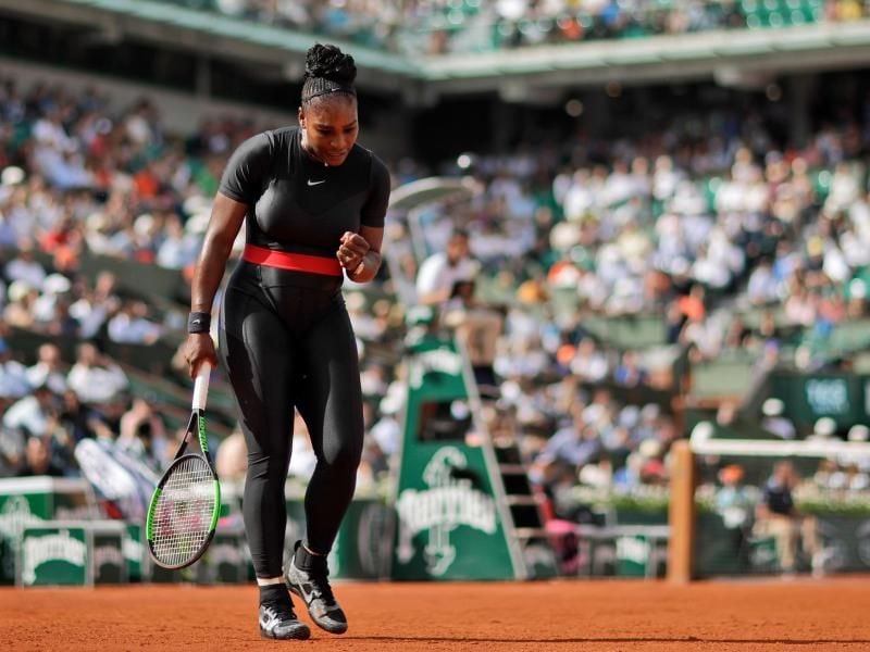 Serena Williams sorgte in Paris auch mit ihrem Outfit für Aufsehen. Foto: Alessandra Tarantino/AP