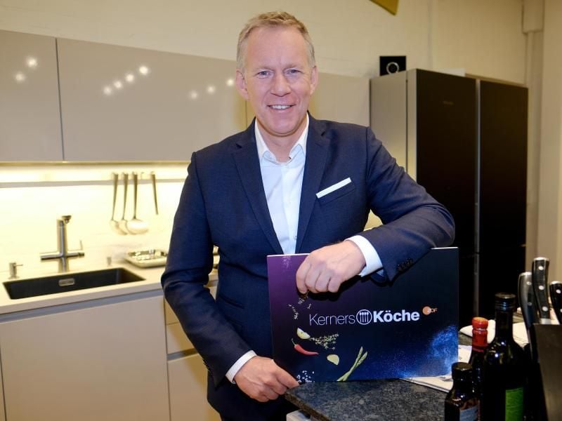 Neue Kochshow im ZDF: „Kerners Köche” liefern sich Herd-Duell. Foto: Axel Heimken/Archiv