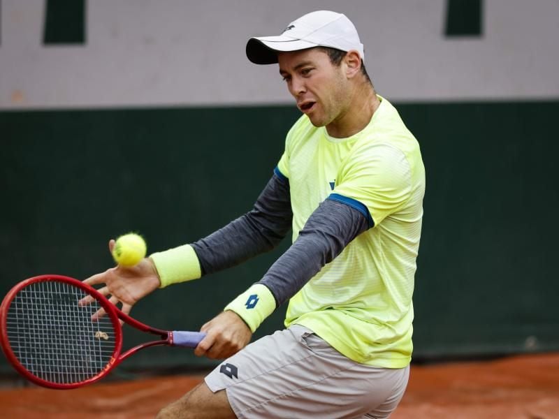 Dominik Koepfer steht nach einem Sieg gegen Antoine Hoang in der zweiten Runde. Foto: Thomas Samson/AFP/dpa