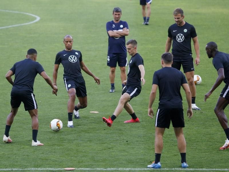Die Spieler des VfL Wolfsburg beim Training in Kiew. Foto: Efrem Lukatsky/AP/dpa