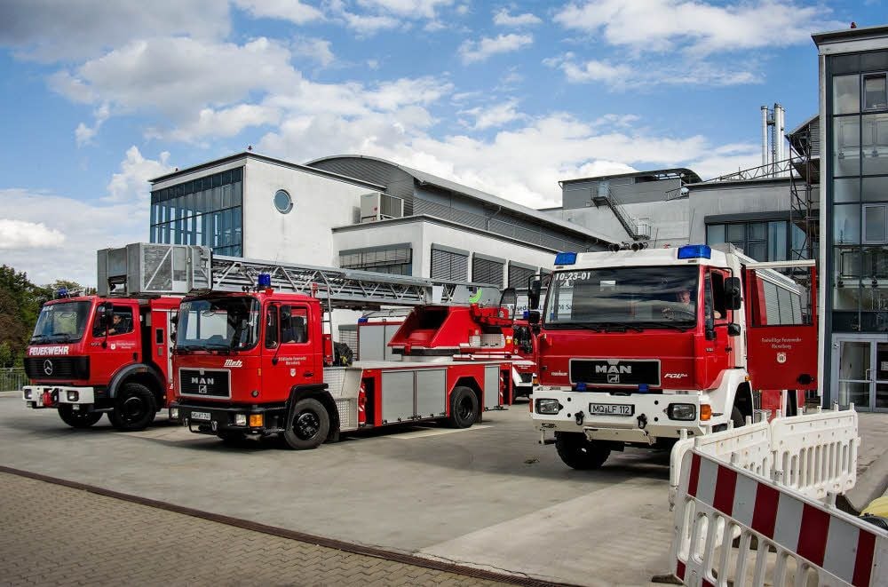 Schlägt im Carl-von-Basedow-Klinikum in Merseburg wie hier ein Brandmelder Alarm, rückt stets ein Großaufgebot der Feuerwehr aus.