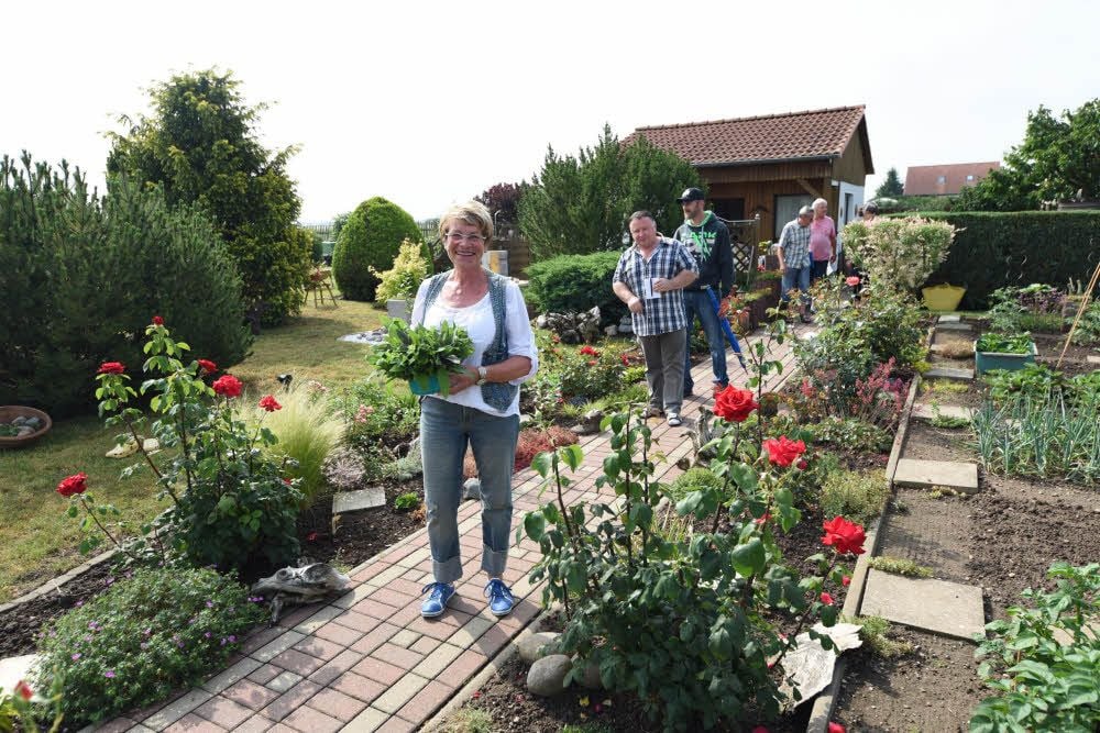 Elke Schmidt verbringt sehr viel Zeit in ihrem Garten.