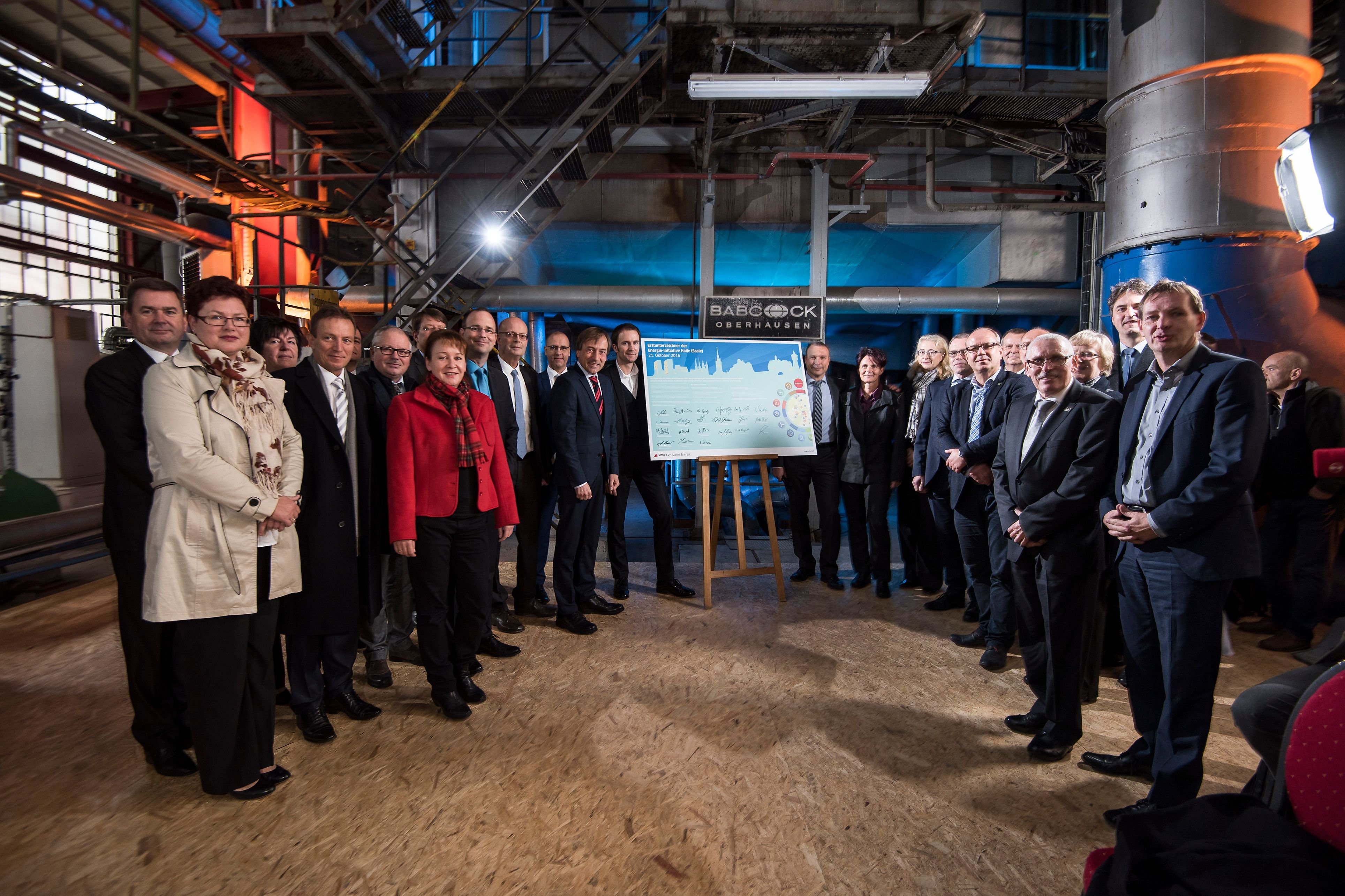 21 Partner unterzeichneten im Kraftwerk Dieselstraße die „Energie-Initiative Halle (Saale)“