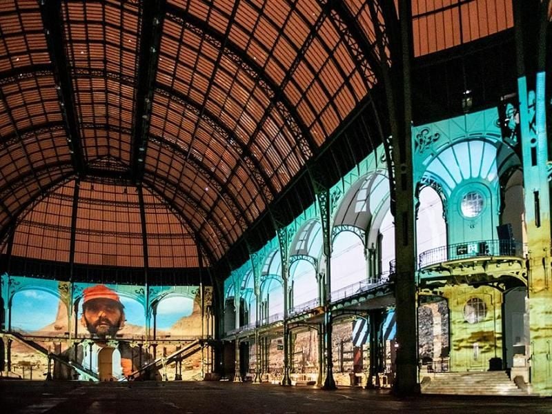 Szene aus „Paris, Texas” von Wenders mit Harry Dean Stanton im Pariser Grand Palais. Foto: Nicolas Krief/Rmn - Grand Palais Paris