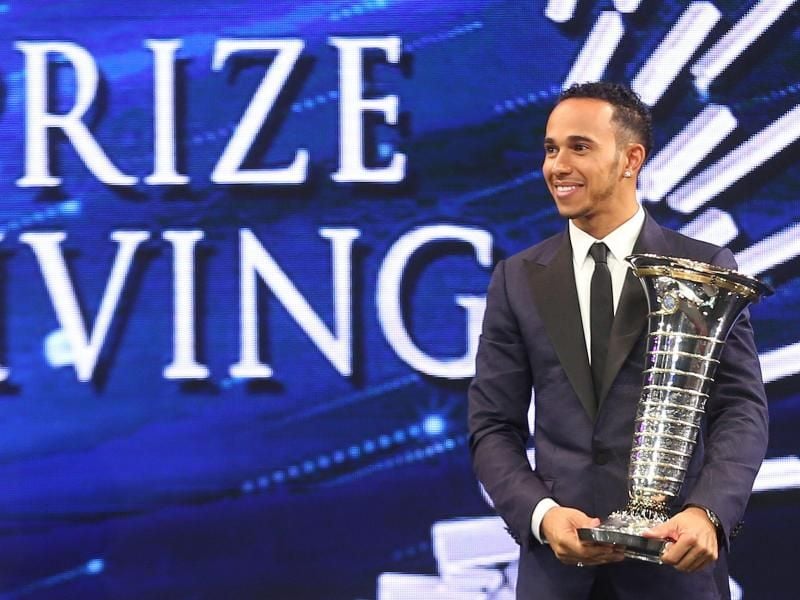 Lewis Hamilton bei der Preisverleihung der FIA für den WM-Titel 2014. Foto: Fadi Al-Assaad / Pool/REUTERS-Pool/EPA/dpa