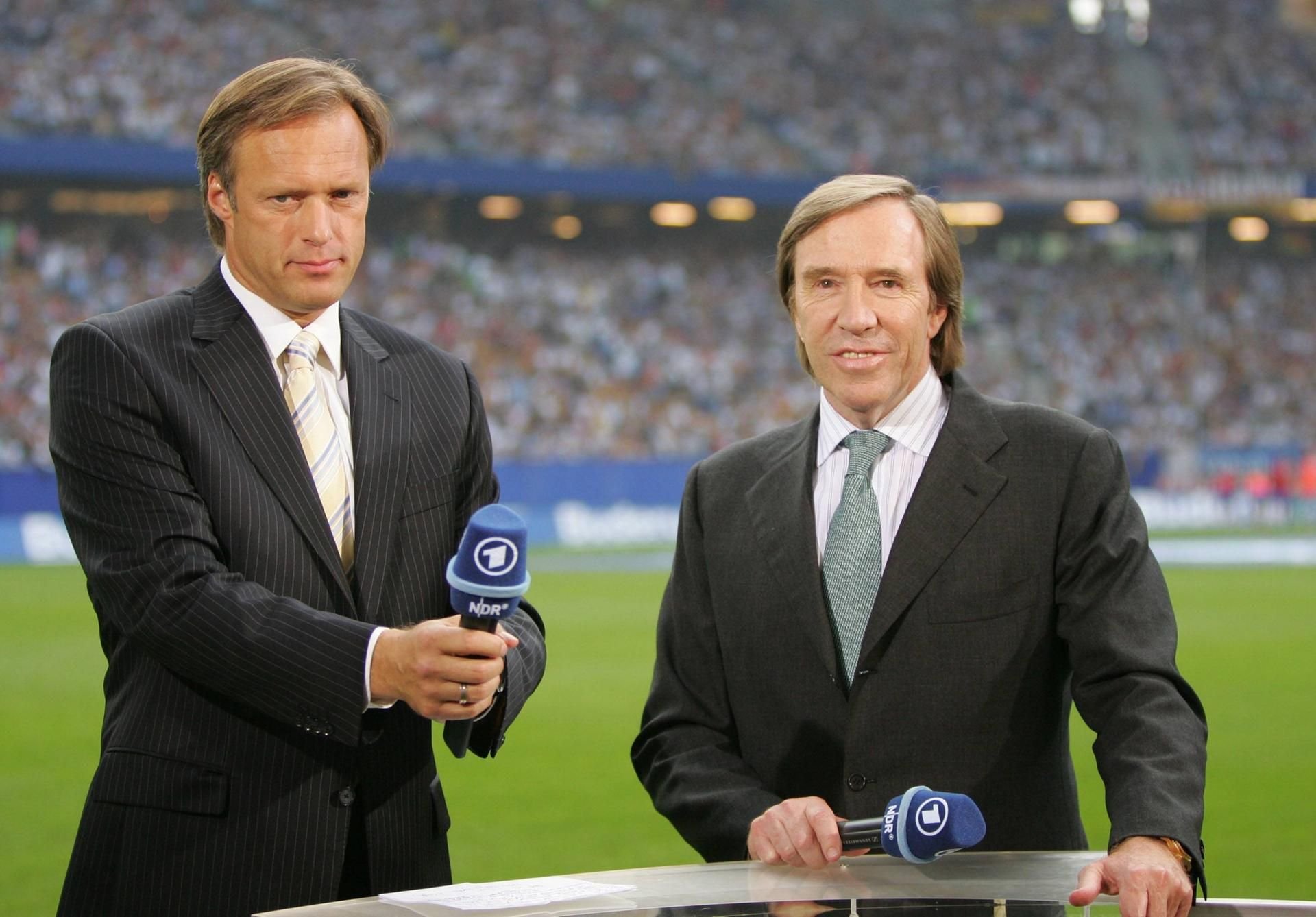 Gerhard Delling (l.) und Günter Netzer bildeten lange Zeit ein unterhaltsames Moderations-Duo in der ARD.