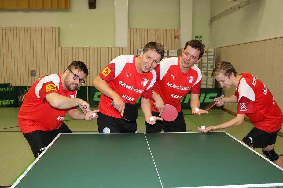 Der MSV Hettstedt um Urgestein Robert Roß (l.) hat noch die Chance aufzusteigen.