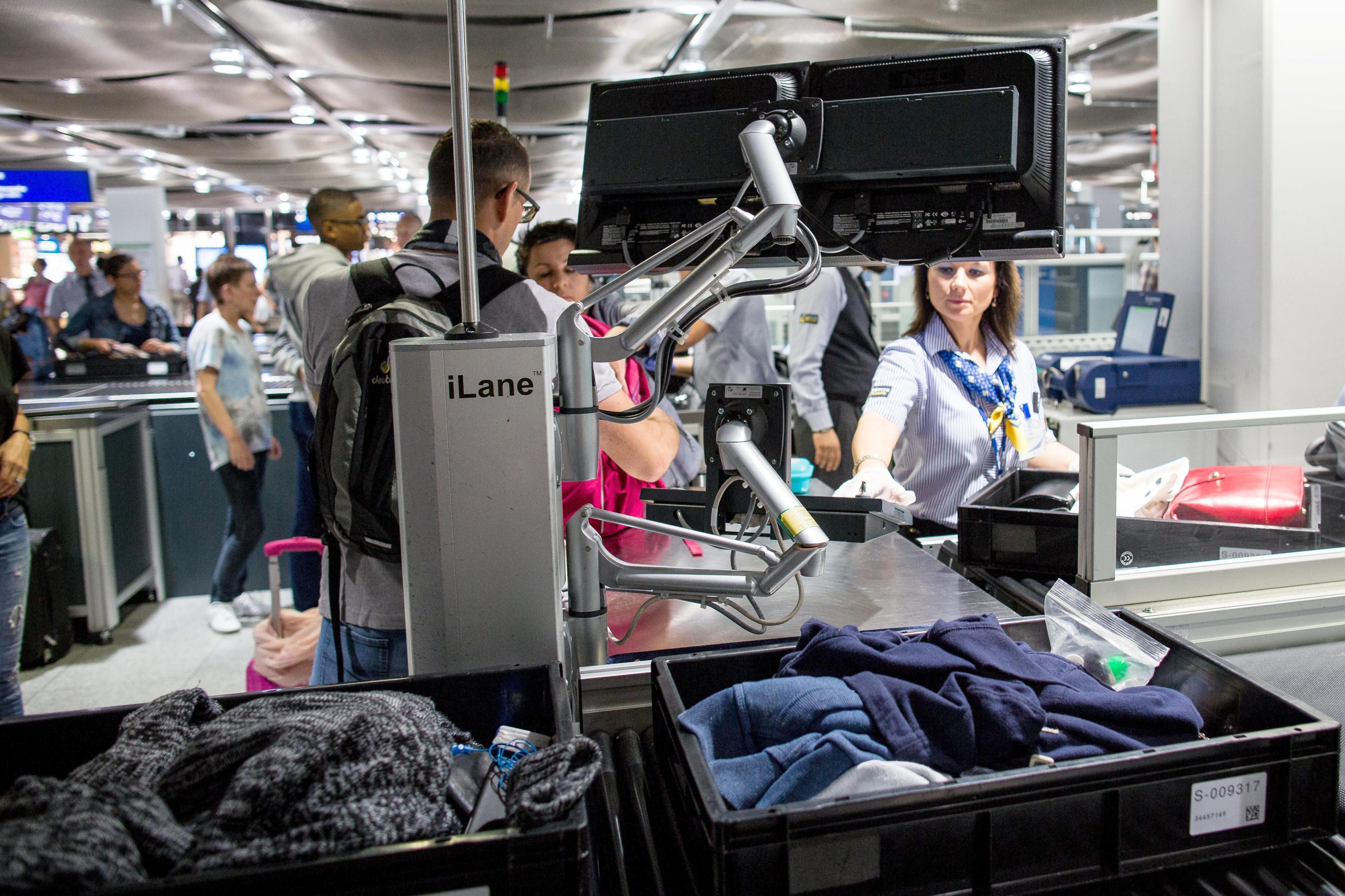 Passagieren, deren Flug wegen Streiks an den Sicherheitskontrollen ausfällt, kann eine Entschädigung von der Airline zustehen.