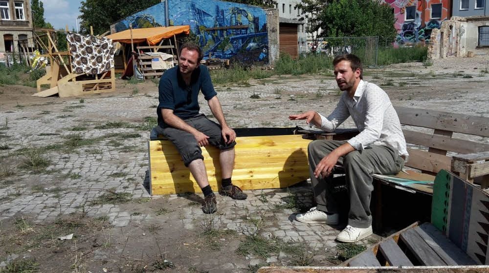 Kyrill Hirner (links) und Roland Mattmüller lassen den Bürgerpark nach Anwohnerwünschen umbauen.