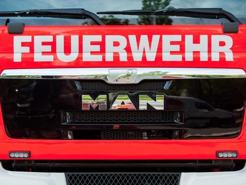 Die Front eines Einsatzwagens der Feuerwehr. Foto: Hauke-Christian Dittrich/Archivbild