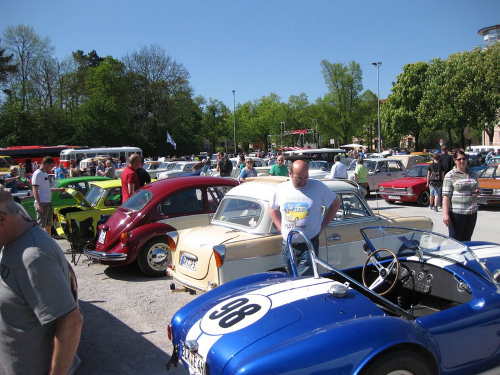 Auf der Vogelwiese können zur Automesse wieder Oldtimer bewundert werden. Dort findet das Oldtimertreffen der Oldtimerfreunde Naumburg statt.
