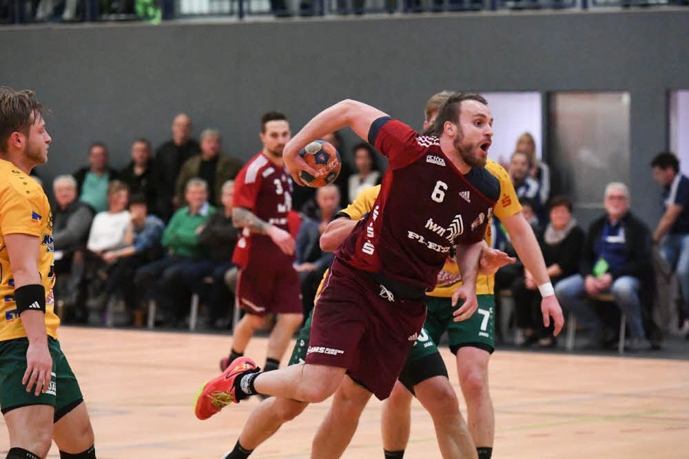 Kreisläufer Michael Seime (am Ball) ist erst im Laufe dieser Saison zum HCB gewechselt. Inzwischen ist ihm Tobias Högl gefolgt. Beide spielten zuletzt gemeinsam für den Ligarivalen SV Hermsdorf, den nächsten Gegner der Burgenländer.