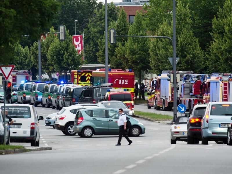 Bei Schüssen am Olympia-Einkaufszentrum in München hat es nach Angaben der Polizei Verletzte und möglicherweise auch Tote gegeben. Foto: Matthias Balk
