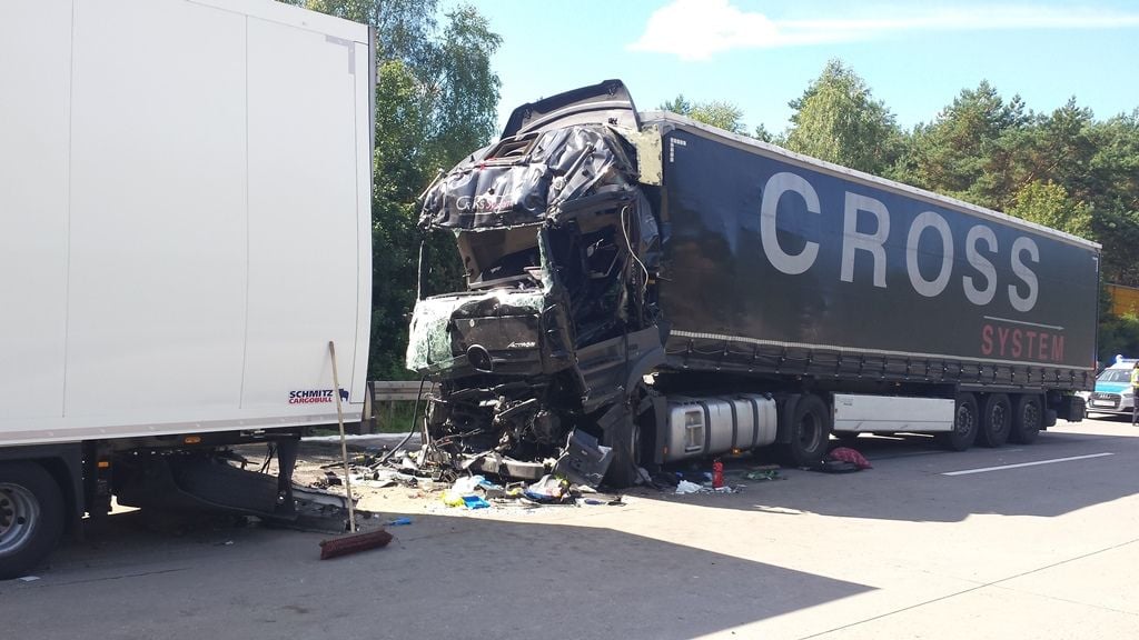 Die A2 musst nach einem schweren Unfall für mehrere Stunden gesperrt werden.