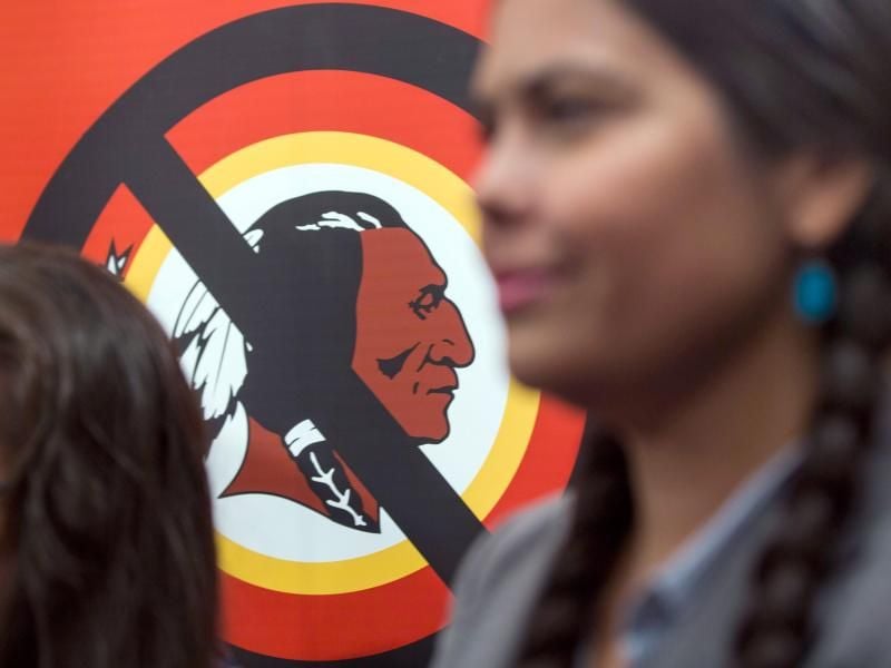Im Zuge der Rassismusdebatte in den USA hat den Hauptsponsor das NFL-Team Washington Redskins wohl dazu aufgefordert, sich umzubenennen. Foto: Jim Lo Scalzo/EPA/dpa