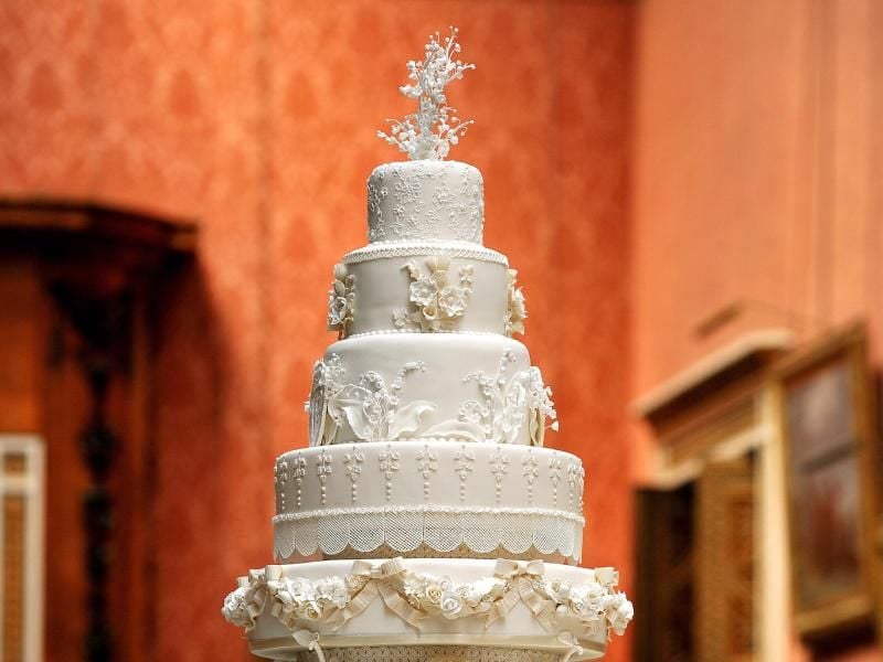 Ein paar Etagen der insgesamt achtstöckigen Hochzeitstorte. Foto: John Stillwell