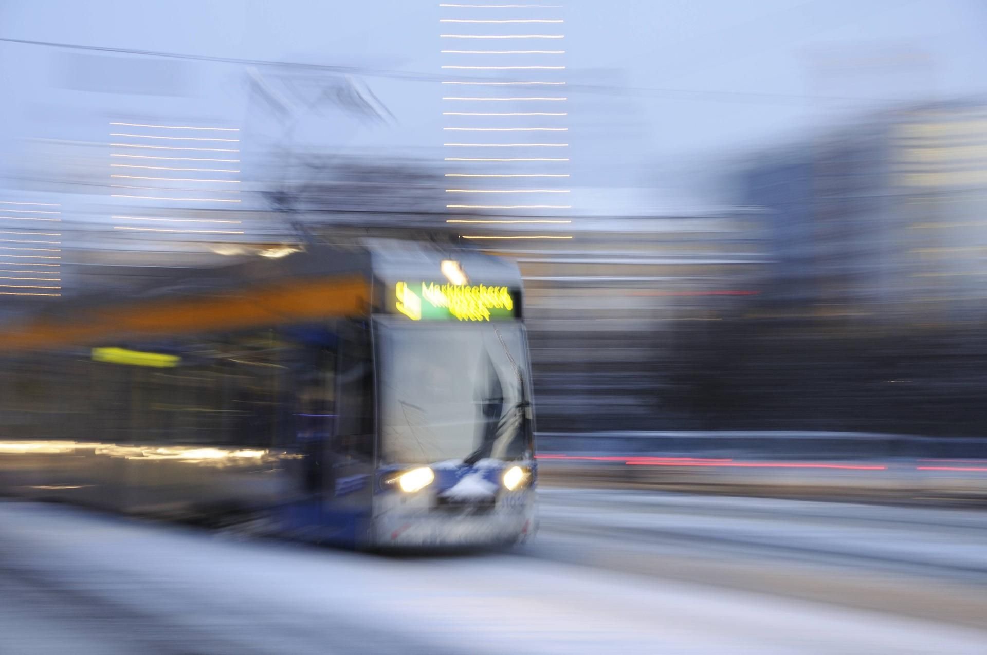 Eine Straßenbahn der Leipziger Verkehrsbetriebe.