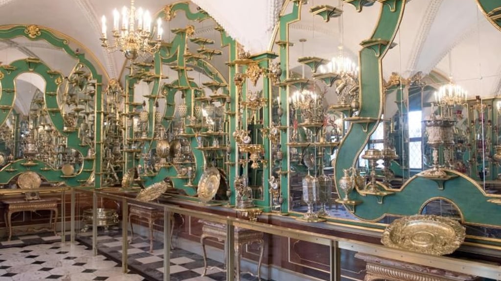 Blick in ein Zimmer des Grünen Gewölbes im Dresdner Schloss. Foto: Sebastian Kahnert/zb/dpa