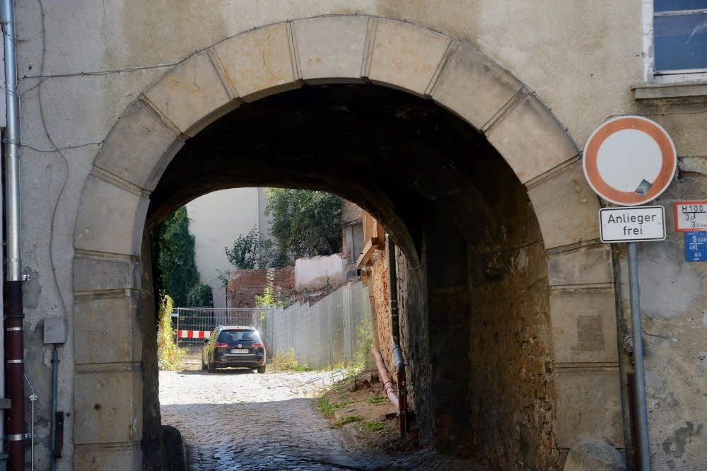 Die Bärgasse hat ihren Namen zurück. Und bald ist der Durchgang vom Altmarkt zur Kalkstraße auch wieder frei.