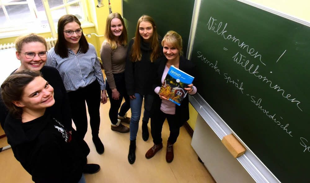 Kristina Persson (r.) spricht selbst fließend Schwedisch und lehrt die Sprache nun auch ihren Schülern.
