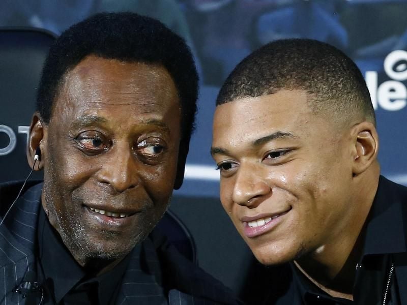 In Paris hatte sich Pelé mit Kylian Mbappé getroffen. Foto: Uncredited/AP