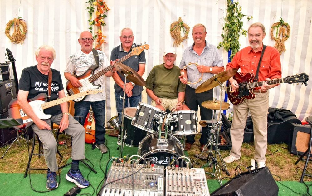„The Törten Heroes“: Beim Törtener Pflaumenkurchenfest letztes Wochenende sorgten sie für guten, handgemachten Sound.