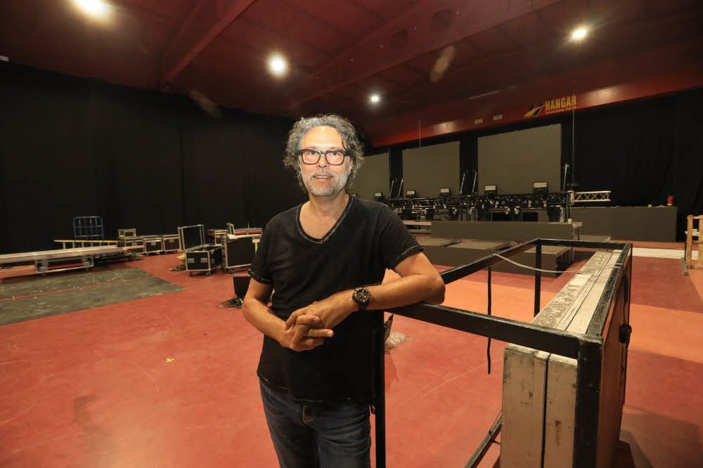 Carsten Schneeweiss in der neuen Probenhalle.