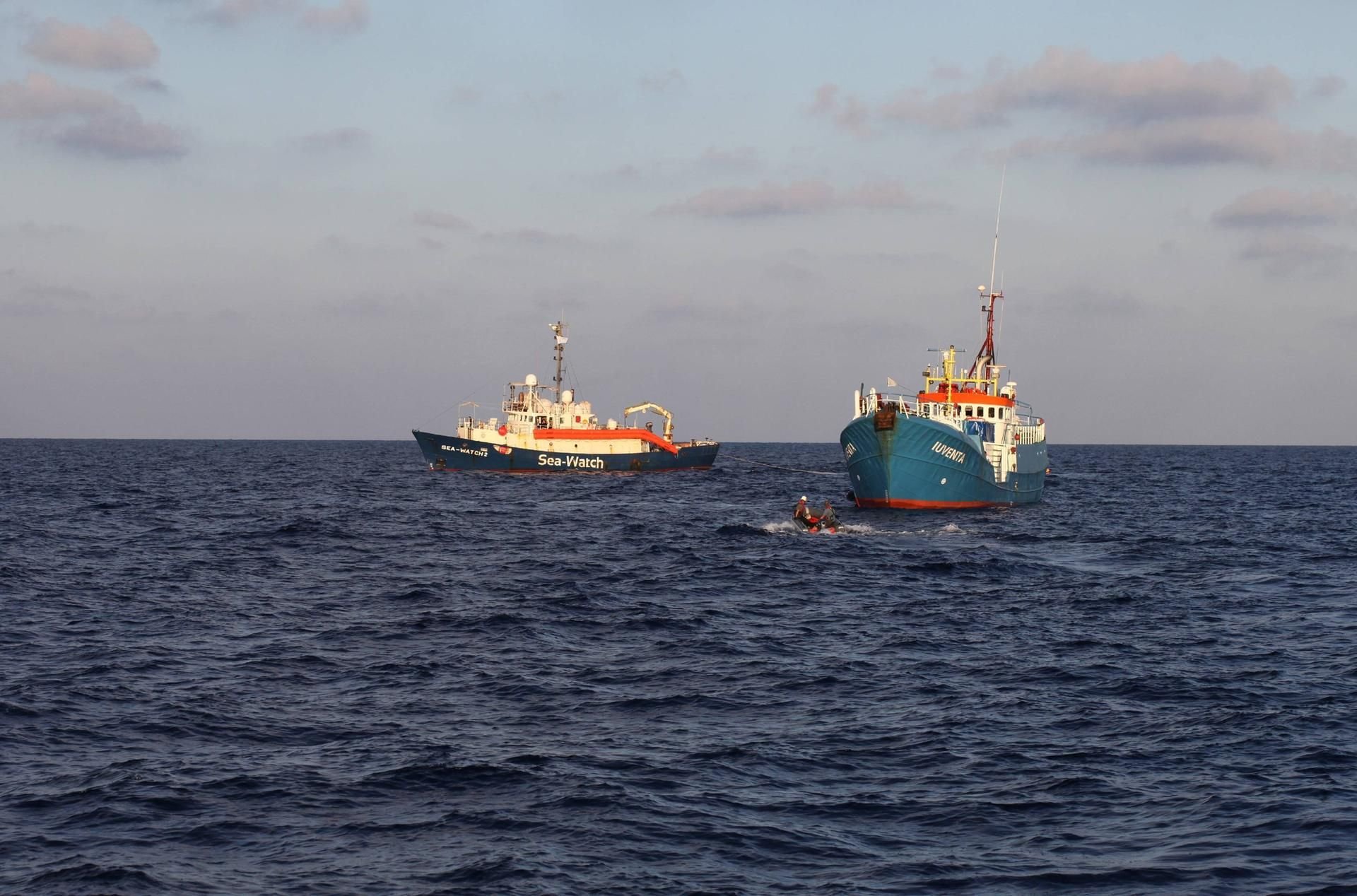 Vor der libyschen Küste ist ein Schlauchboot gesunken – Retter suchen nach 80 vermissten Menschen (Symbolbild).