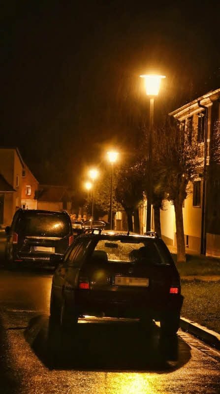 Für viele Menschen bedeutet es mehr Sicherheit, wenn alle Straßenlaternen brennen.
