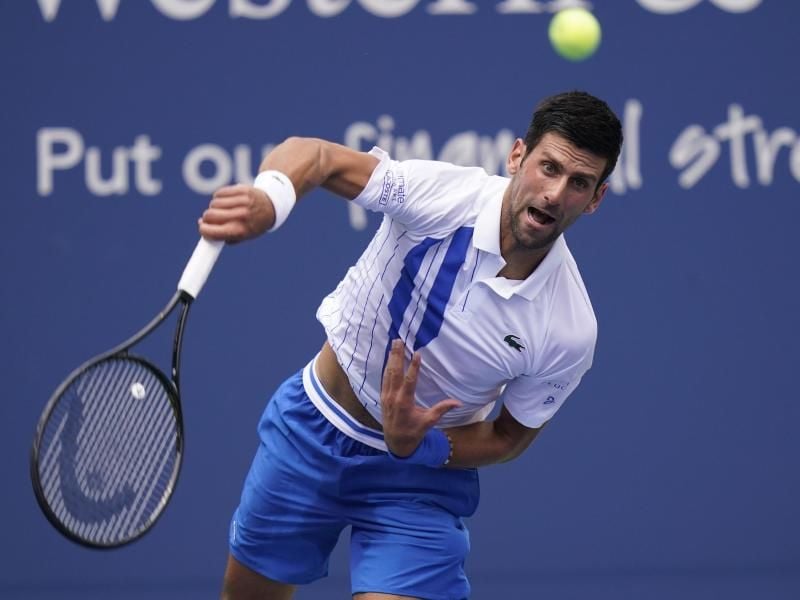 Wird seiner Favoritenrolle gerecht: Tennis-Star Novak Djokovic siegt gegen Bautista-Agut. Foto: Frank Franklin Ii/AP/dpa