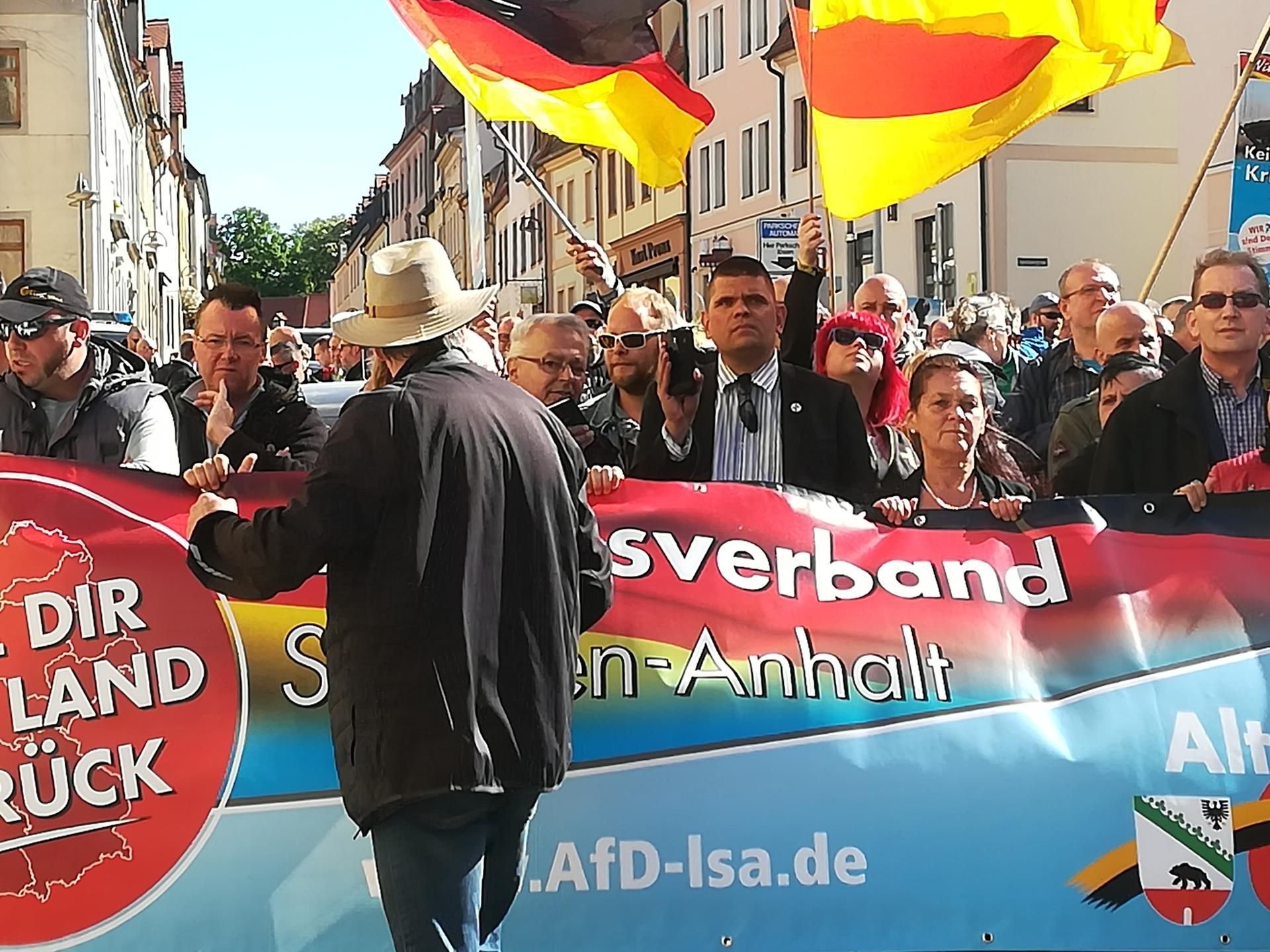 Die AfD zog mit rund 180 bis 200 Anhängern durch Querfurt.