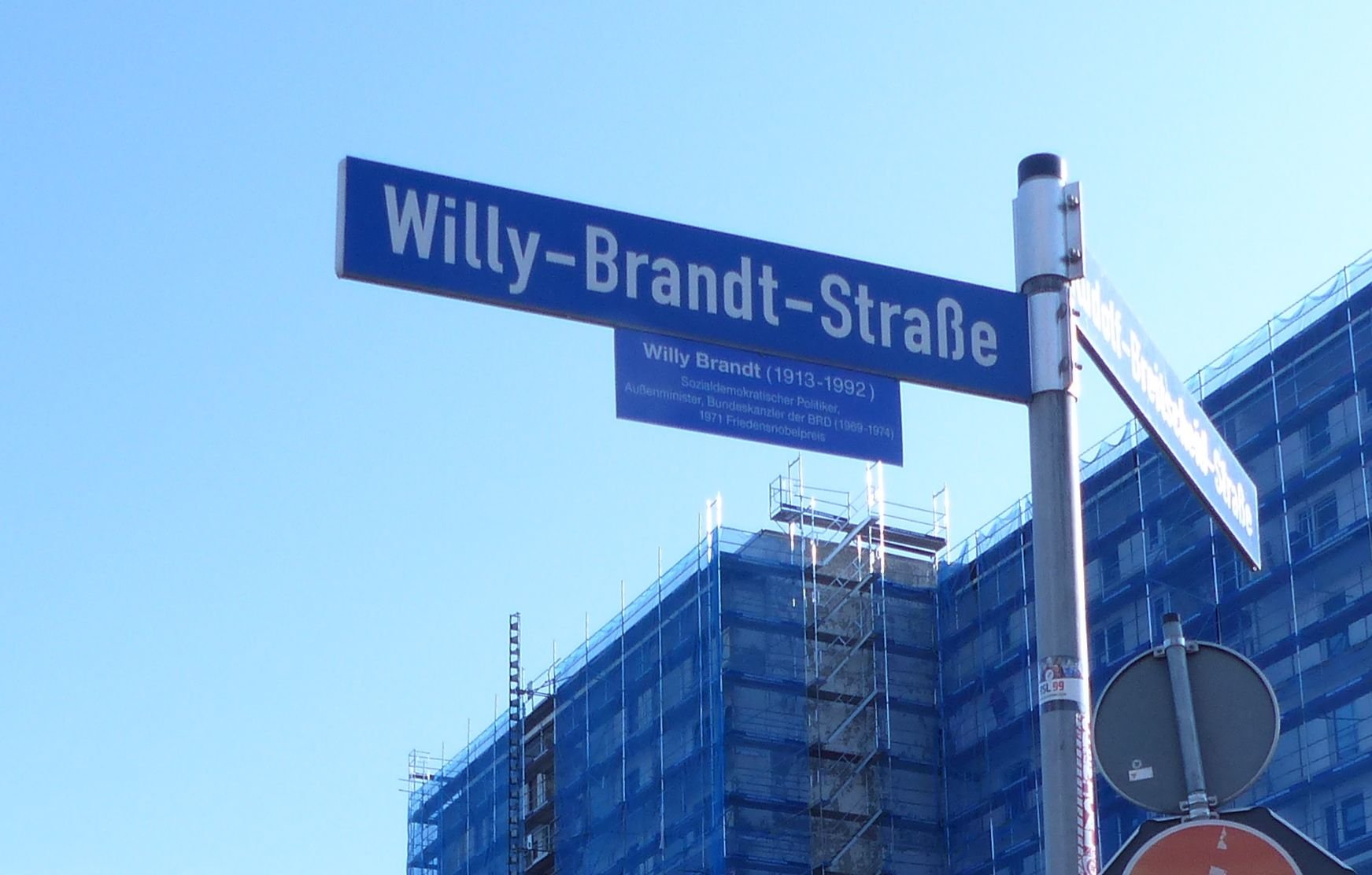 In der Willy-Brandt-Straße in Halle ist in der Nacht zum Mittwoch eine Leiche gefunden worden. (Symbolfoto)