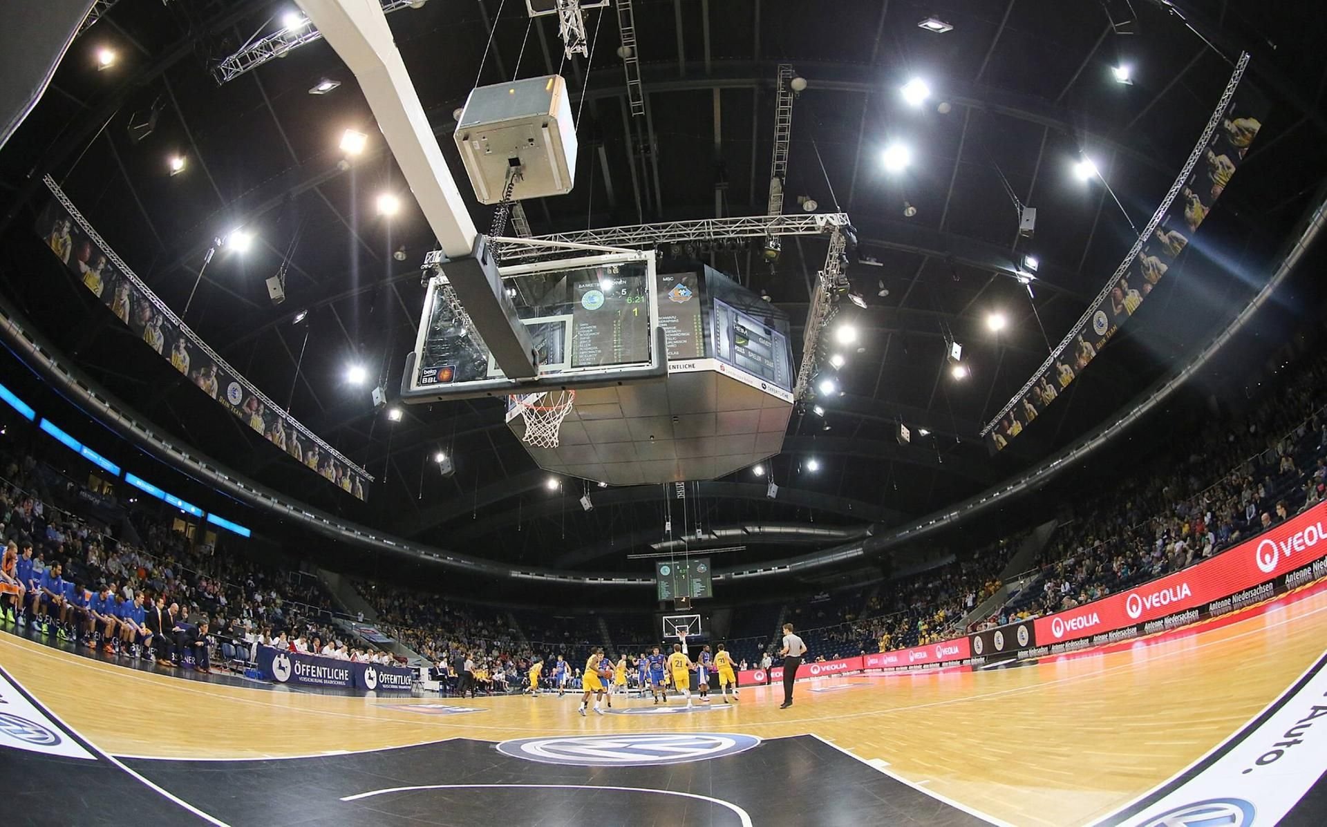 Blick auf das Spielfeld in der Volkswagen Halle in Braunschweig.