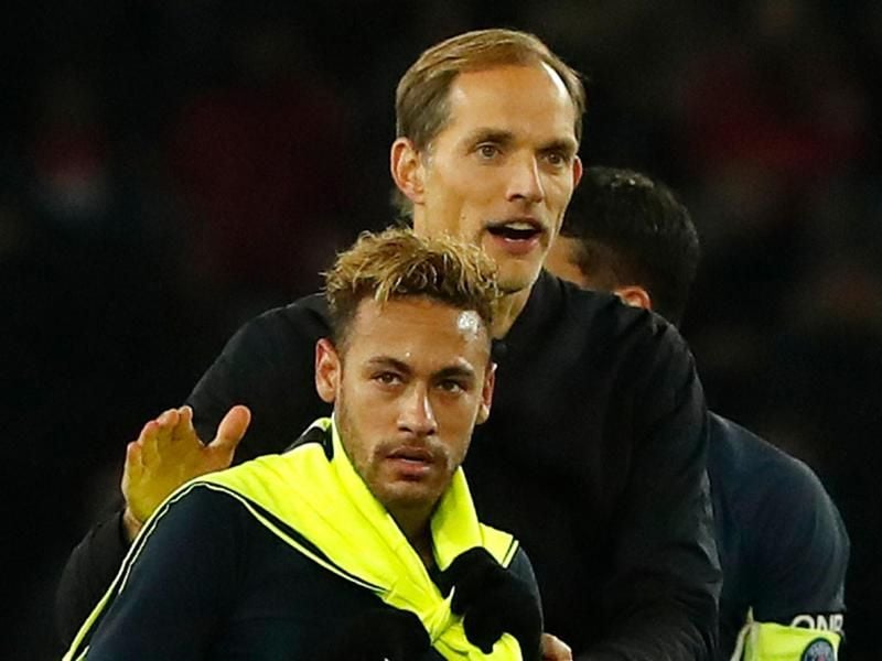 PSG-Trainer Thomas Tuchel (hinten) hat keinen neuen Stand im Transfer-Poker um Starspieler Neymar (vorn) zu vermelden. Foto: Thibault Camus/AP