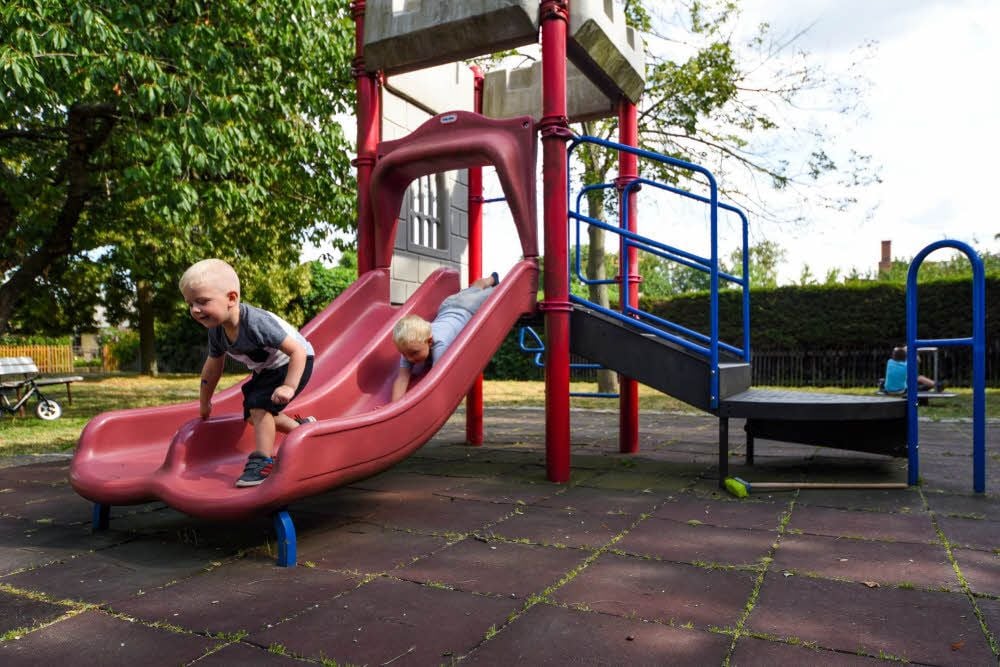 Die Steppkes aus der Gartenanlage lieben den Spielplatz, der auch von Kindern vom Neumarkt genutzt wird.
