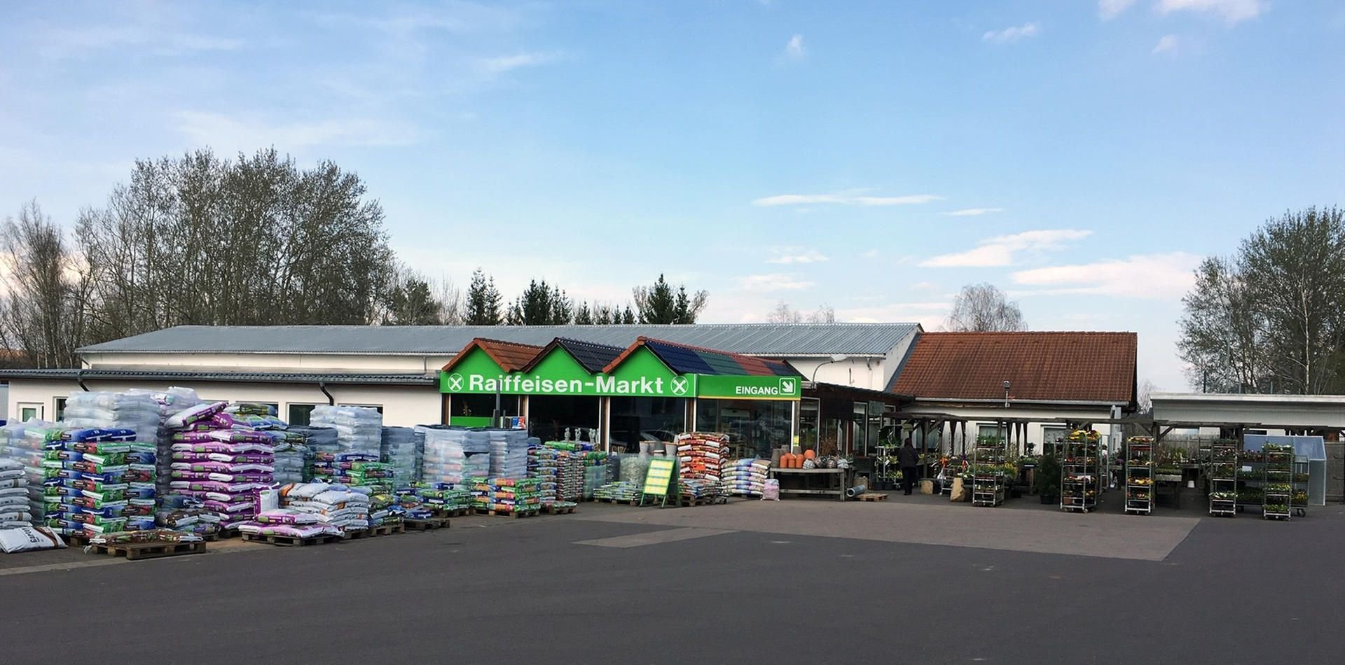 Der Warenmarkt in Mansfeld gehört zu den größten Baumärkten der Region. Die Kundschaft weiß das gute Angebot zu schätzen.
