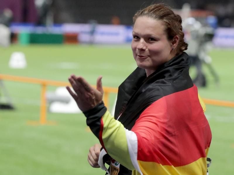 Kugelstoßerin Christina Schwanitz ist von Angela Merkel enttäuscht. Foto: Kay Nietfeld