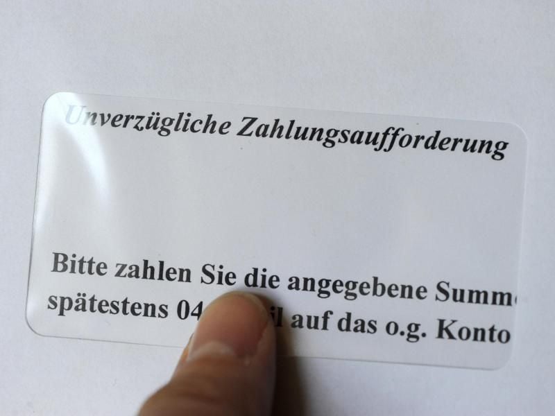 Wenn Gläubiger zur Eintreibung ausstehender Beträge sowohl einen Inkassodienst als auch einen Rechtsanwalt beauftragen, sollen sie künftig nur noch die Kosten für einen von beiden in Rechnung stellen dürfen. Foto: Jens Kalaene/dpa-Zentralbild/dpa